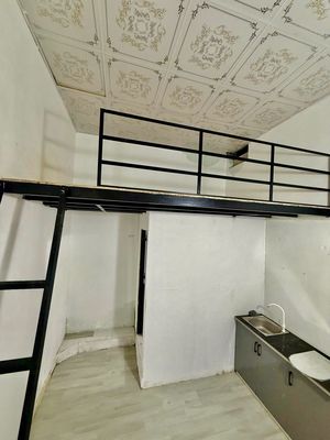 New motels are cheaply built near the market