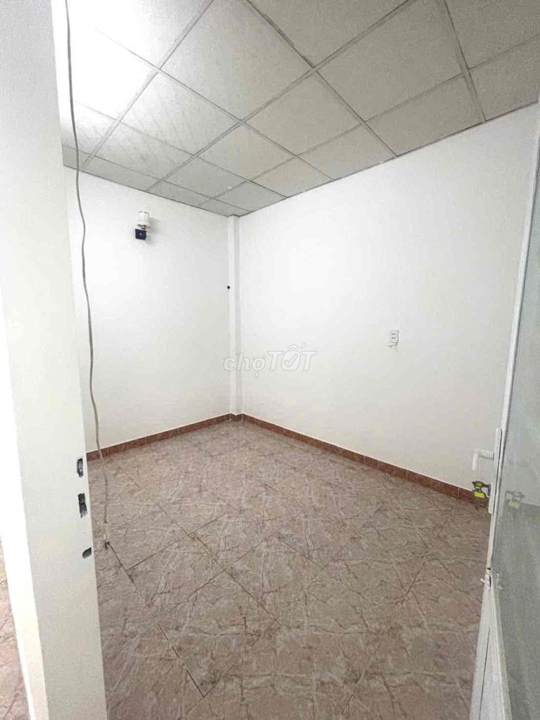 4th grade house. (420) 2 bedrooms. A bathroom. - Just painted it clean.