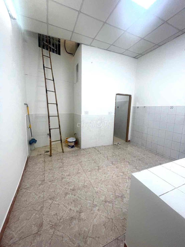 4th grade house. (420) 2 bedrooms. A bathroom. - Just painted it clean.
