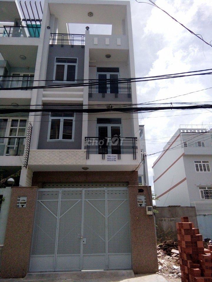 Rent the entire house at số 57 Qq Street. 5 x 20 meters, 3 shots, 20 million a month.