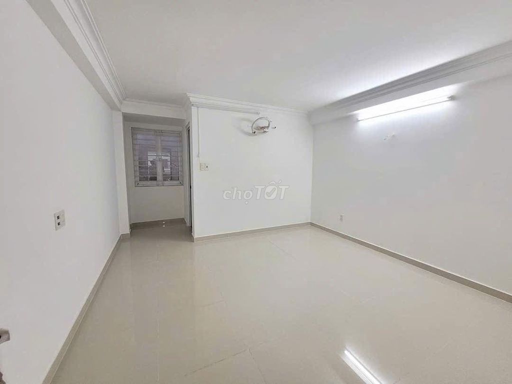 Rent a three-story front Nguyễn Thị Xinh, area 4 x25 meters, 4 p sleeping