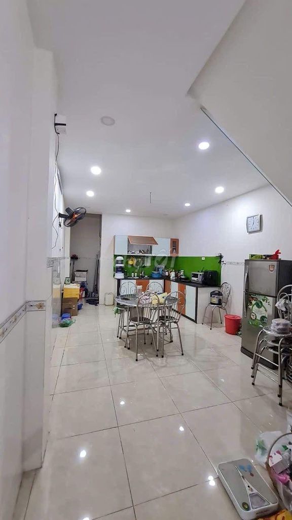 Rent a three-story front Nguyễn Thị Xinh, area 4 x25 meters, 4 p sleeping