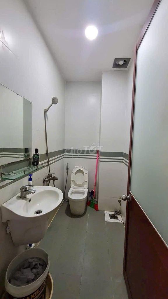 Rent a three-story front Nguyễn Thị Xinh, area 4 x25 meters, 4 p sleeping