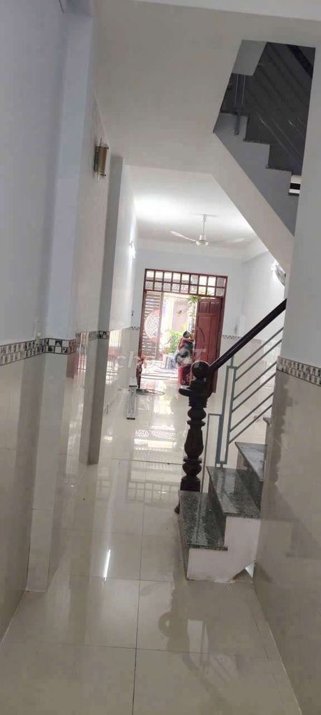 A two-room front house, Tân Xuân, near the Twins.