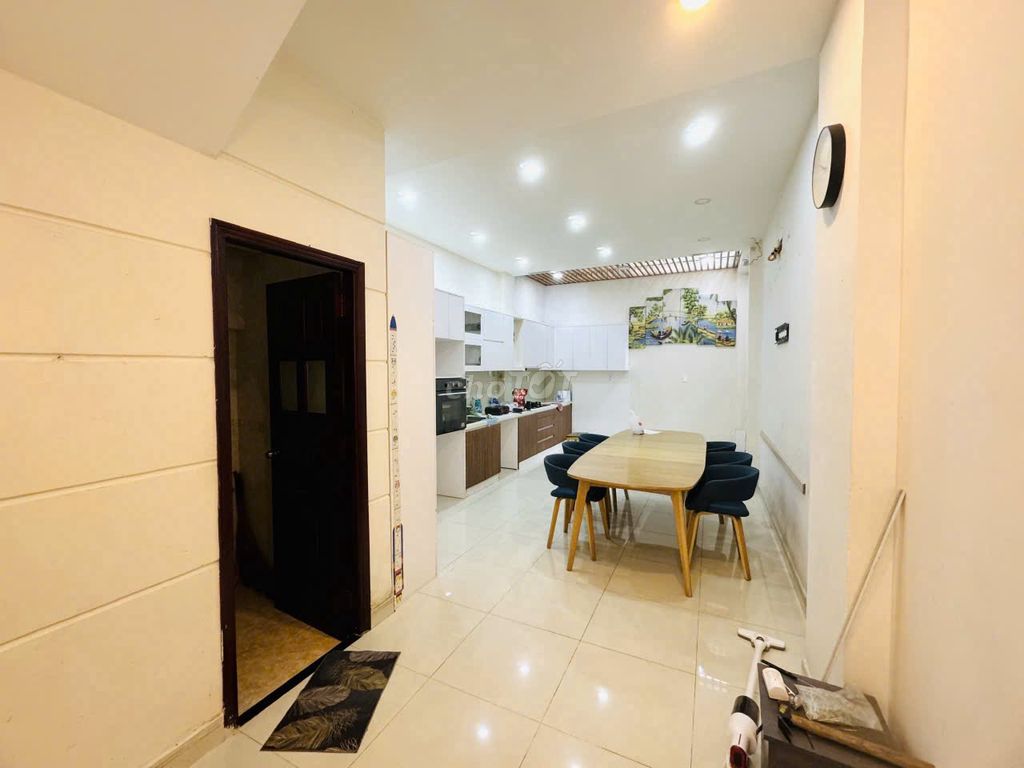 Rent a nice house. A Tân Quy street. It's only 26 million ath.