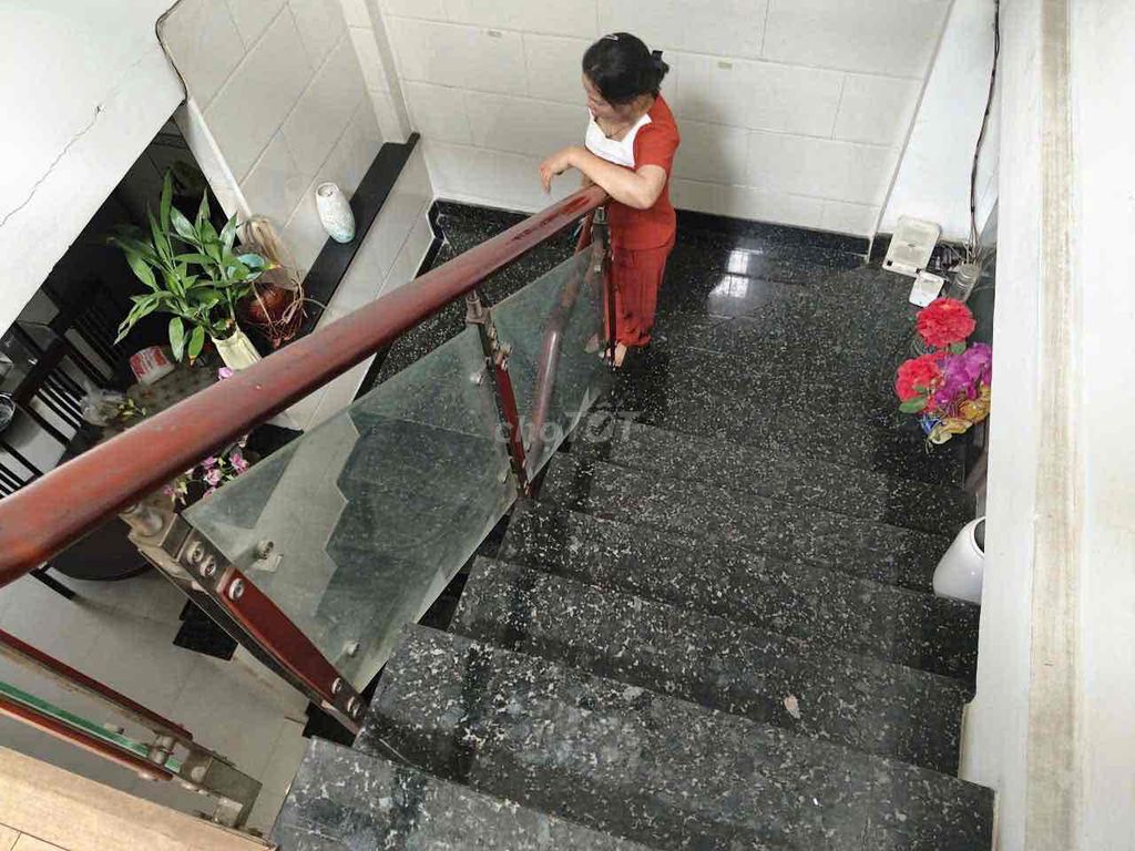 Let's rent a clean new house. Peace is near the corner.