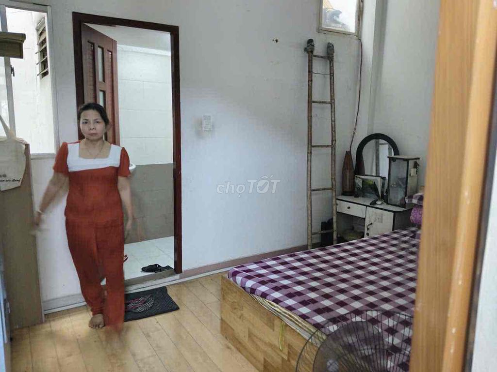 Let's rent a clean new house. Peace is near the corner.