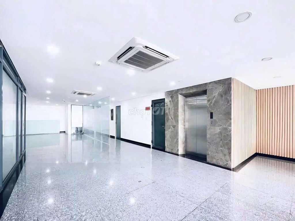 Rent the building right at the airport - Hoàng Việt, Tân Bình