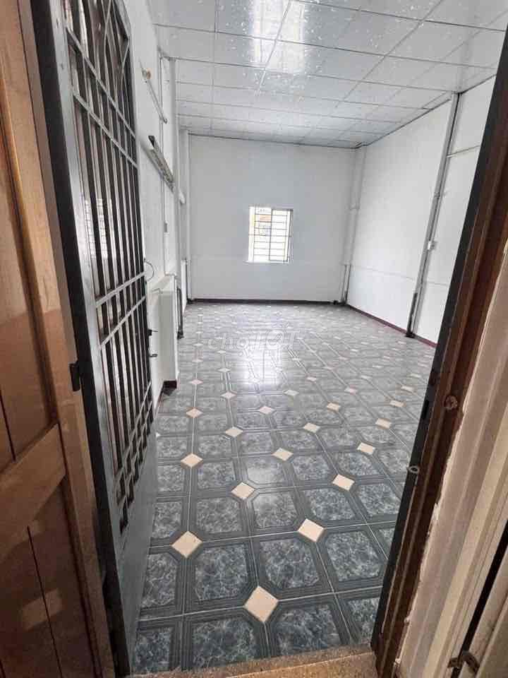 A Số 6 street south of the Red King 4 x 20 meters 2 floors for 15 million