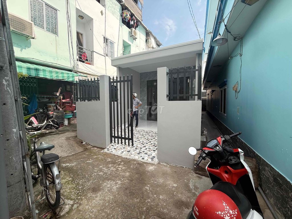 Alley 1716 has a perimeter of 7th.