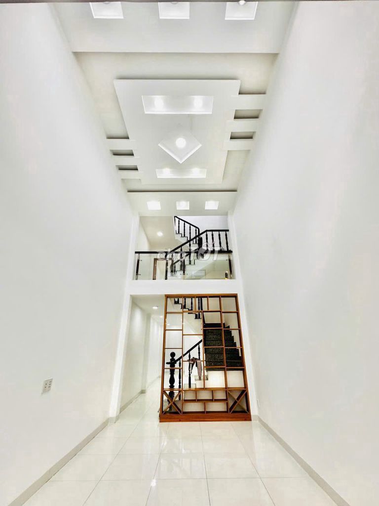 Renting an alleyway building 4 x 17mm. 2rd floor.