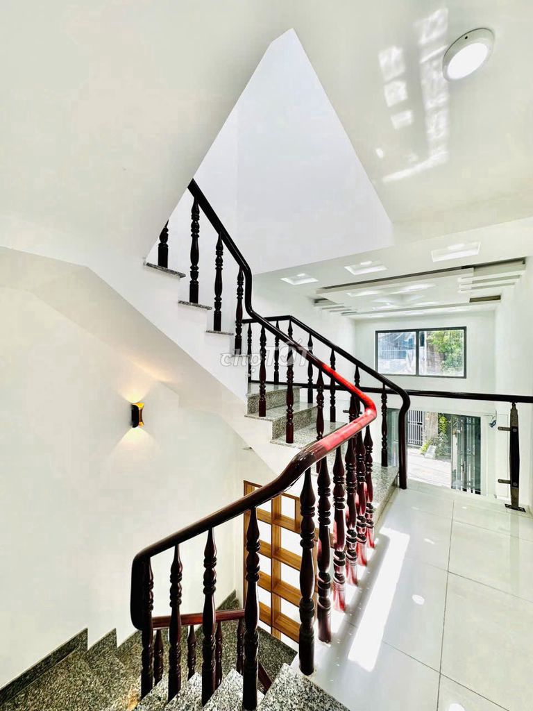 Renting an alleyway building 4 x 17mm. 2rd floor.