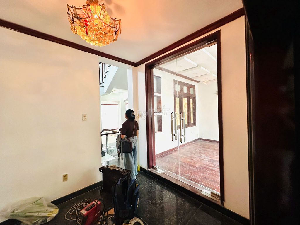 Rent the Hxt Phạm Huy Thông 7 x 15 m ground vault 3th floor bedroom 5 toilets