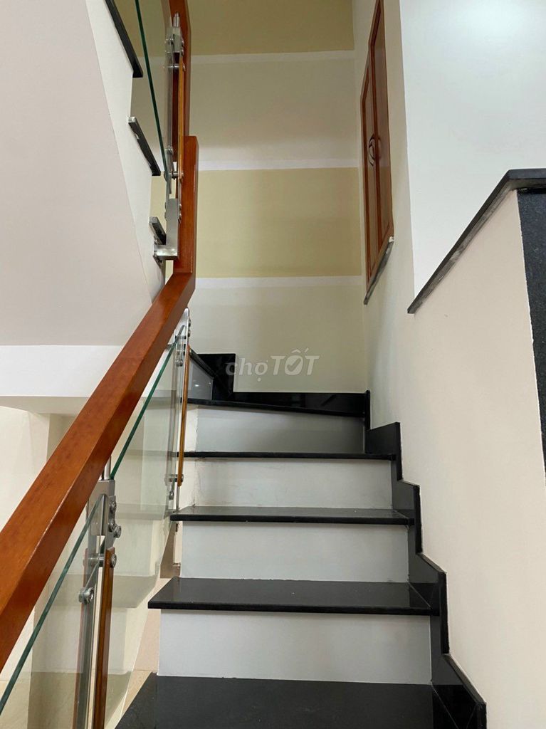 Need to rent a house 150/2 A Phạm Văn Bạch-7* 15 Q.Tân Bình.
