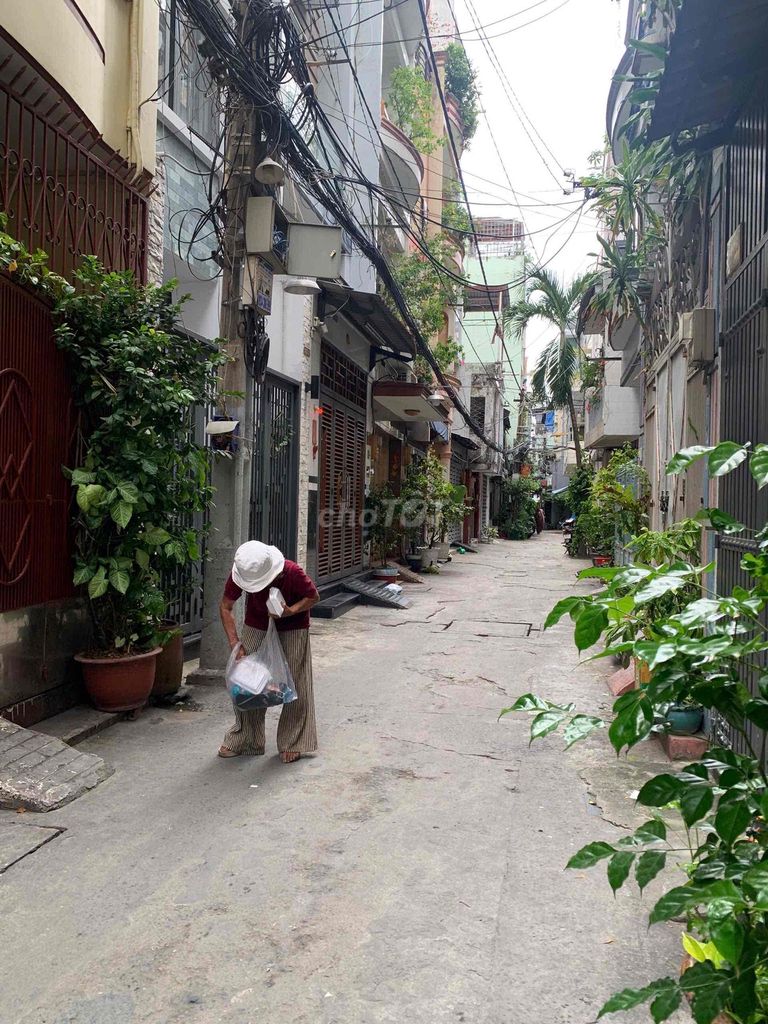 Beautiful house, Ok position, average prices, 1 Land 1 + Rocks, High Court.