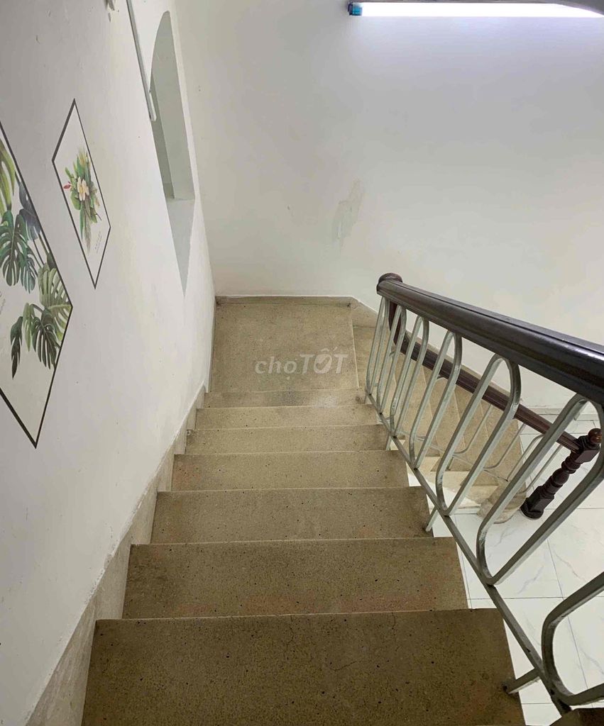 Beautiful house, Ok position, average prices, 1 Land 1 + Rocks, High Court.