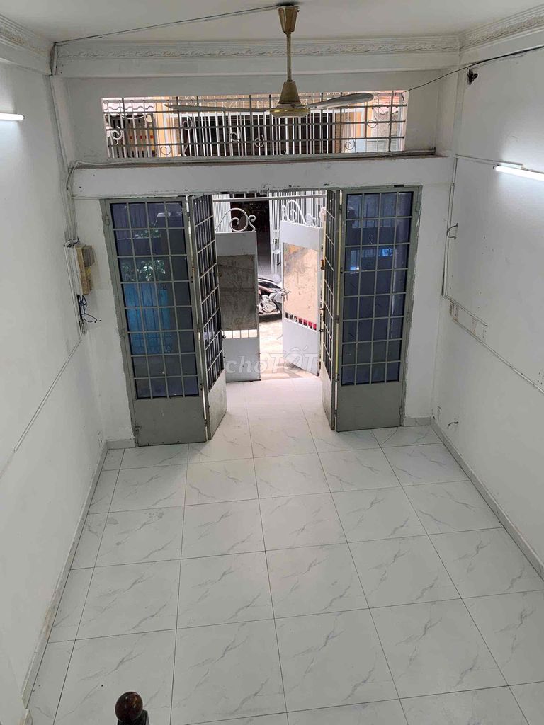 Beautiful house, Ok position, average prices, 1 Land 1 + Rocks, High Court.