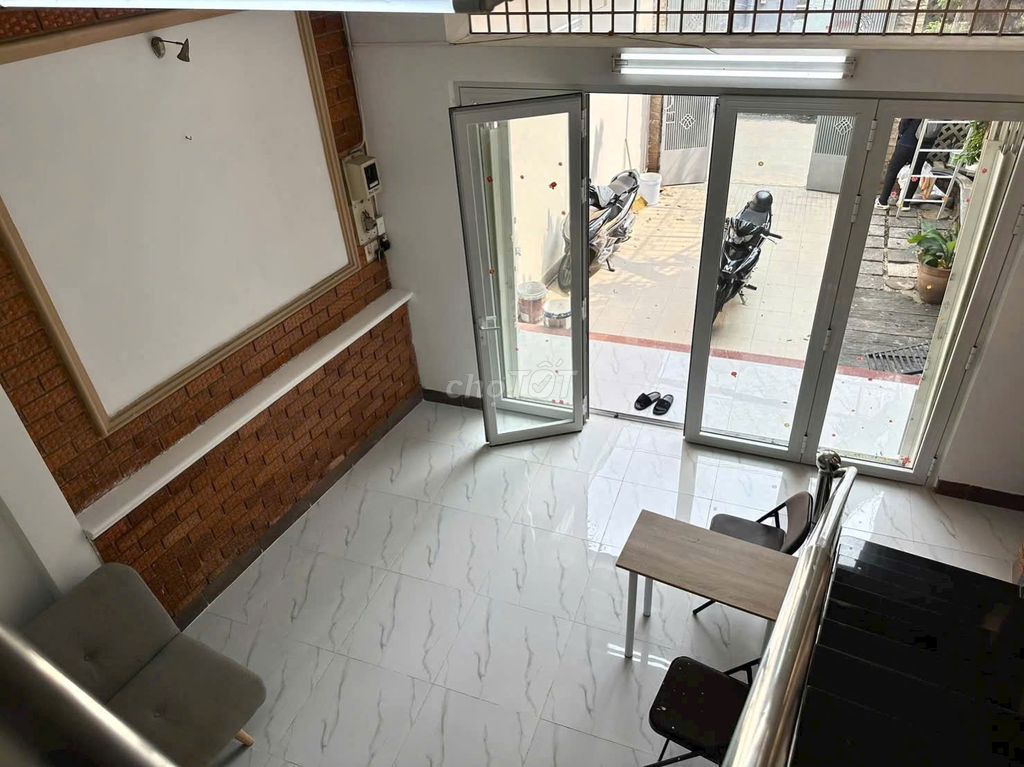 Rent a cash house on Trần Hữu Trang Phú Nhuận. At 22 million.