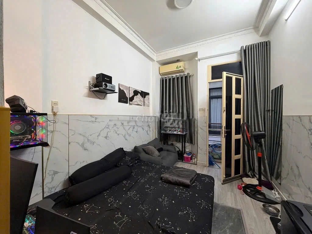 4rd floor, 3rd bedroom 3 Nguyễn Tiểu La Q0 toilet in 10th.