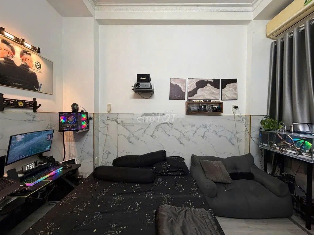 4rd floor, 3rd bedroom 3 Nguyễn Tiểu La Q0 toilet in 10th.