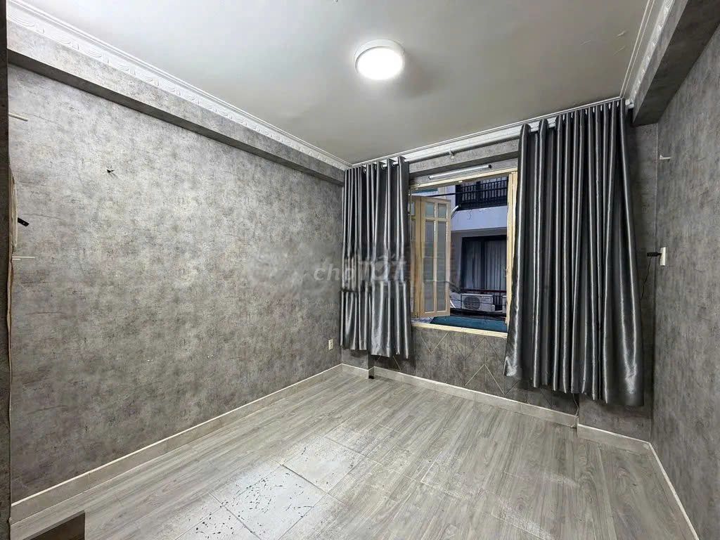 4rd floor, 3rd bedroom 3 Nguyễn Tiểu La Q0 toilet in 10th.