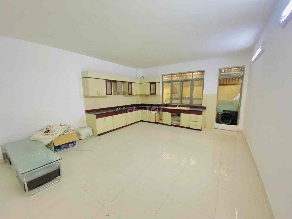 Rent a Trần Trọng Cung cash house across from the vincom District 7