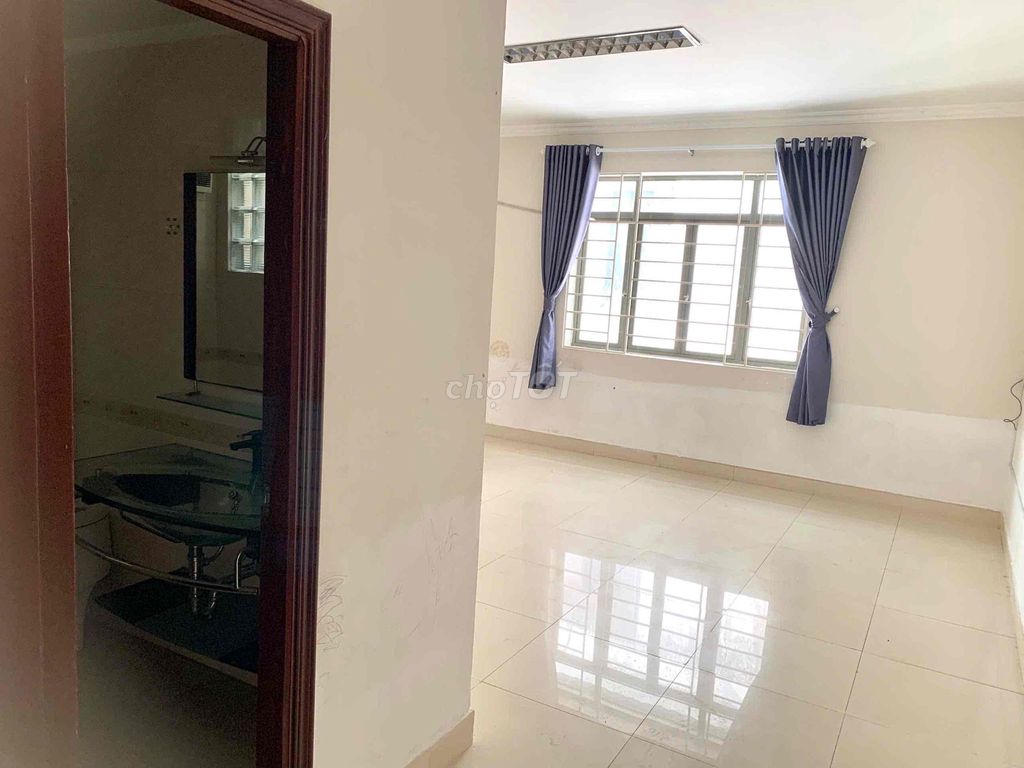 Rent a Trần Trọng Cung cash house across from the vincom District 7