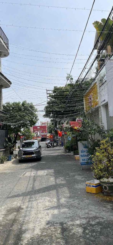 The Phạm Văn Chiêus. The alleycars turned to only 8 million.