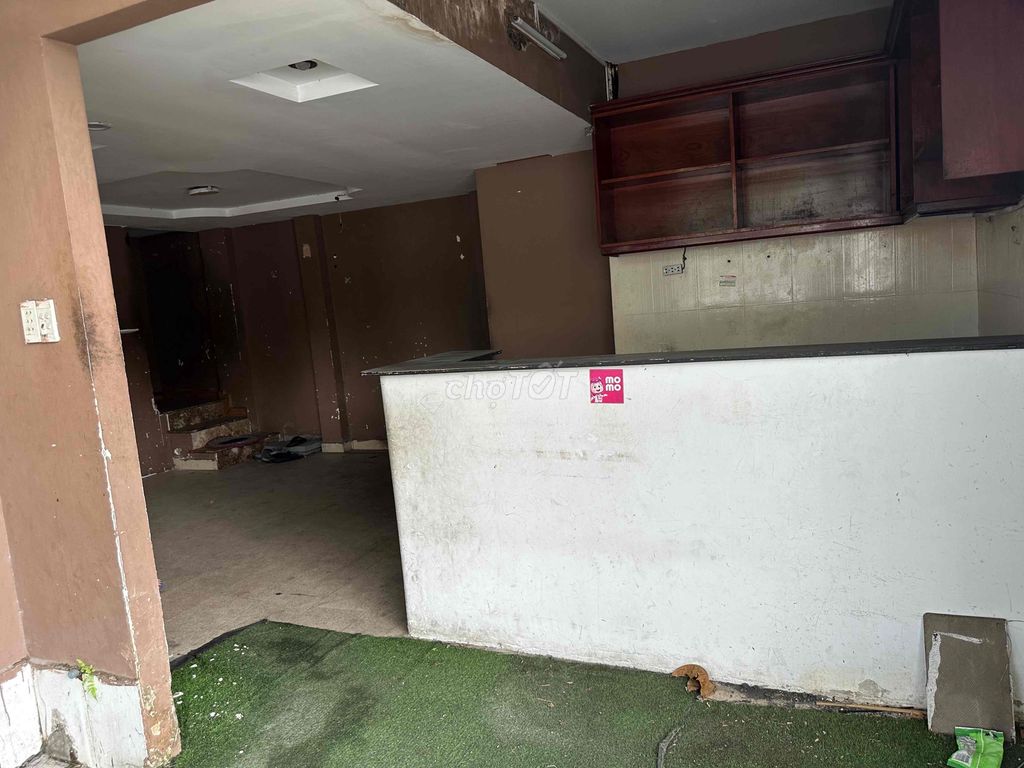 Rent renter for a big-ass front house.