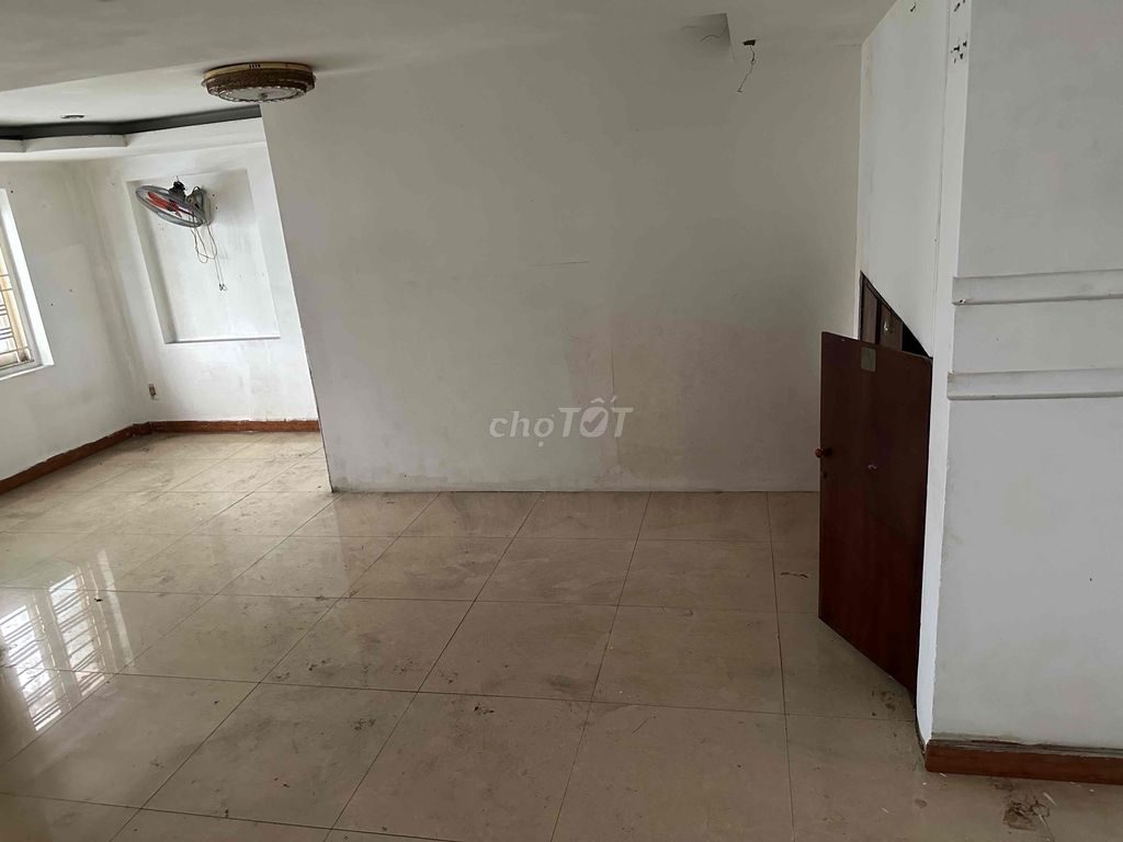 Rent renter for a big-ass front house.