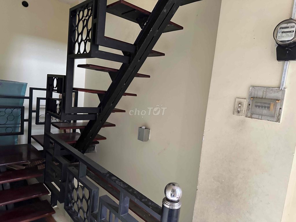 Rent renter for a big-ass front house.