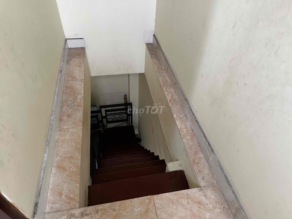 Rent renter for a big-ass front house.