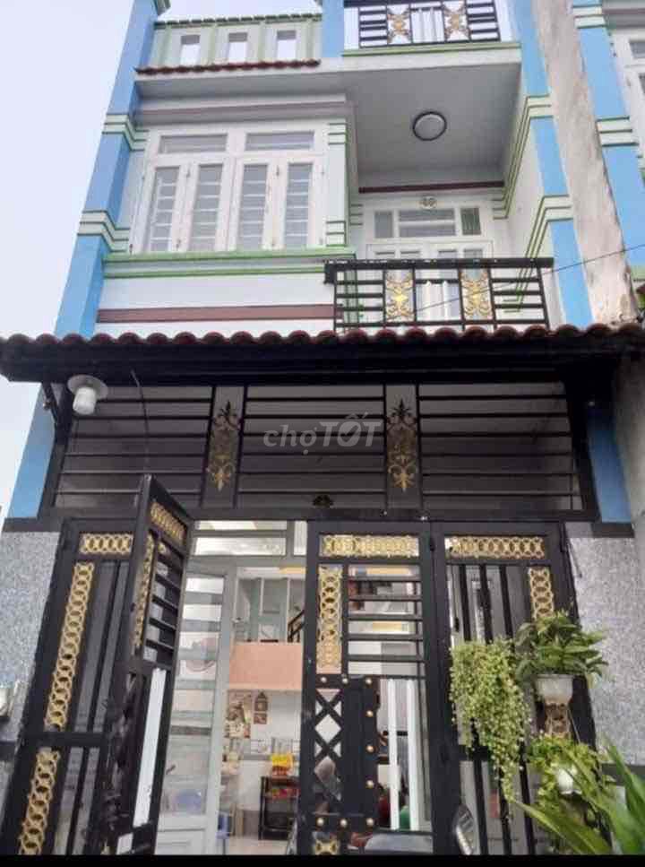 Rent a 1st street house close to the deed and everything is fine and clean