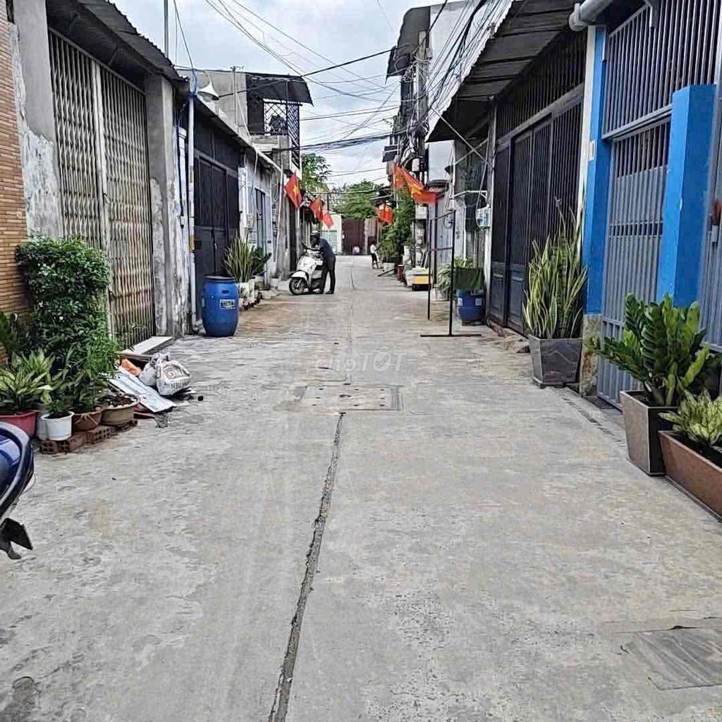 Rent a 1st street house close to the deed and everything is fine and clean