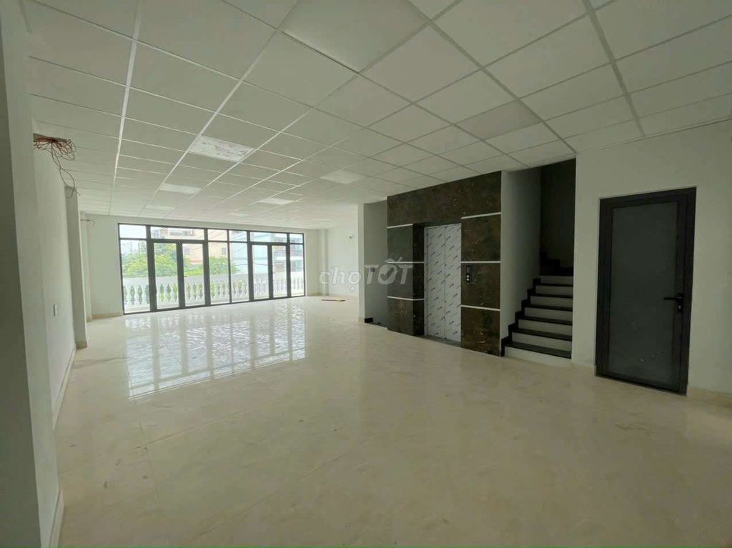 We'll rent the building 8 mm 1 5th floor Nguyễn Thị Búp. For 68 million.