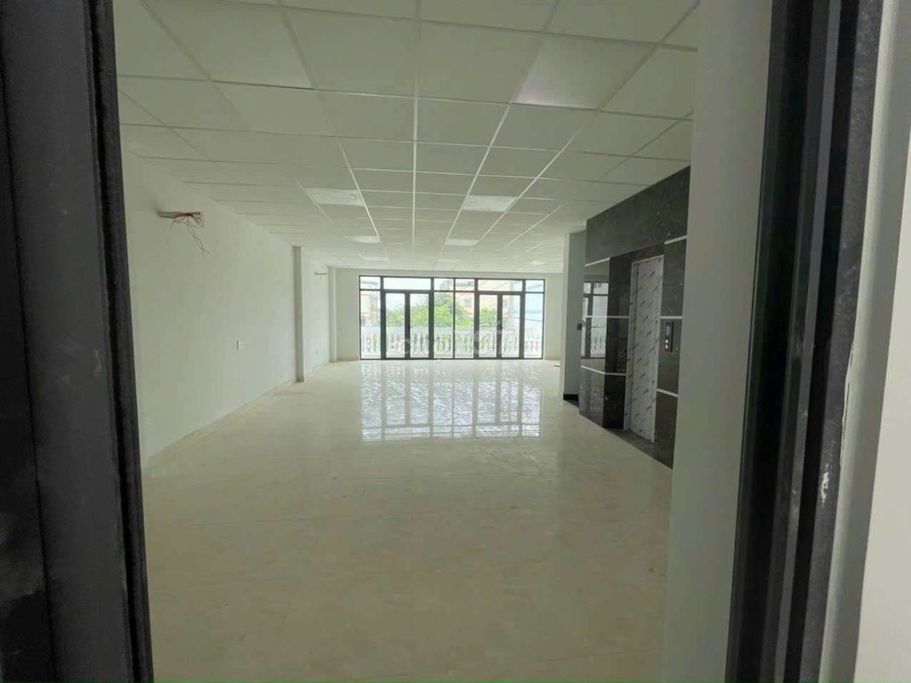 We'll rent the building 8 mm 1 5th floor Nguyễn Thị Búp. For 68 million.