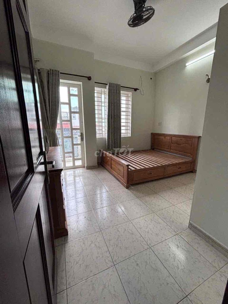 Phan Huy Ích Rent