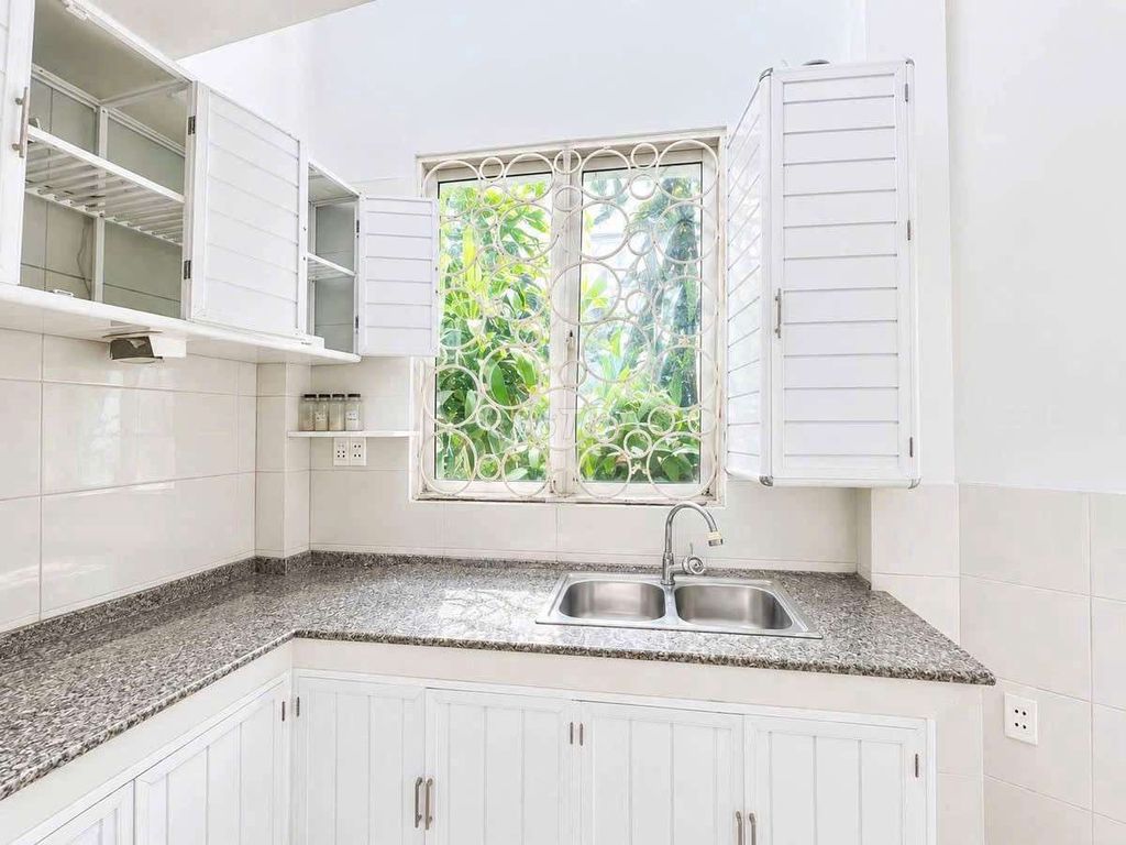 Rent house, corner of three bedrooms.