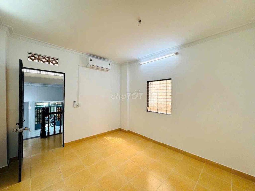Phú Nhuận 1 st Street District 1st floor Hoàng Diệu.