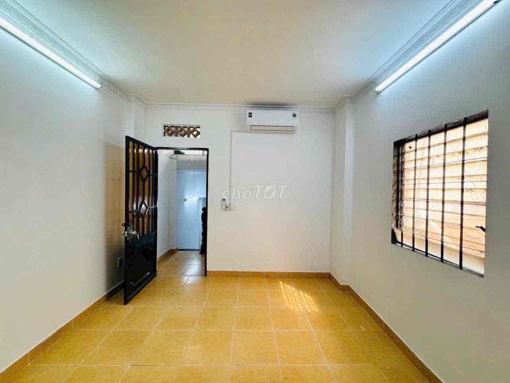 Phú Nhuận 1 st Street District 1st floor Hoàng Diệu.