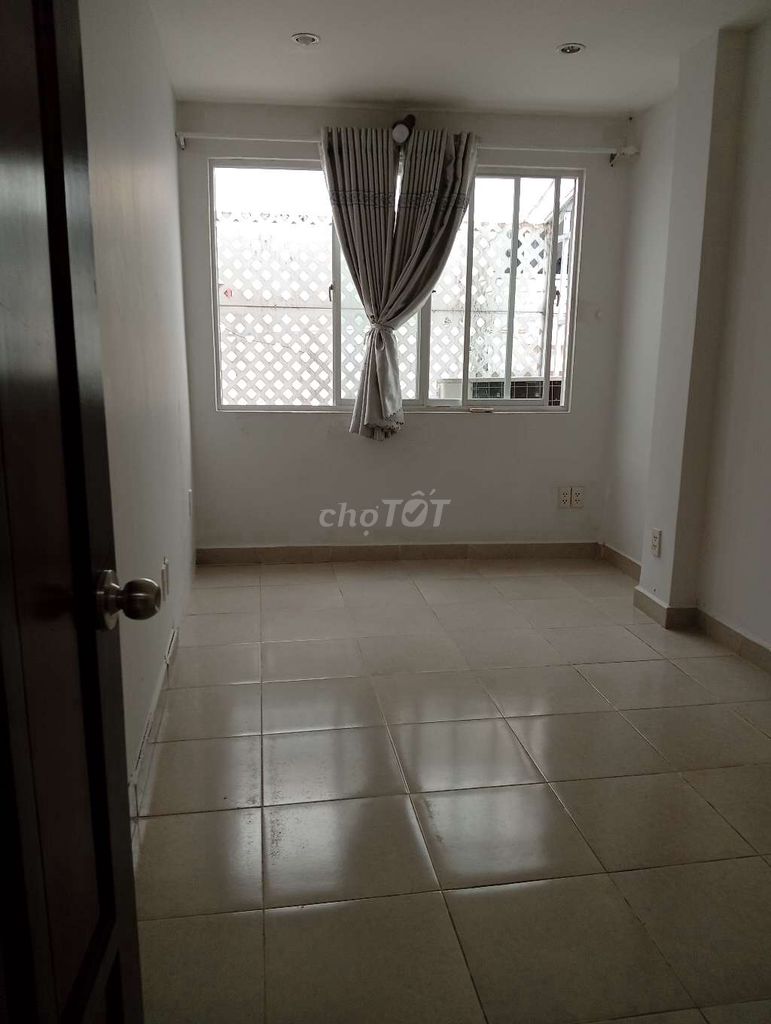 Rent a two-story three-story bedroom 48 meters, District 1st. Lê Thị Riêng.