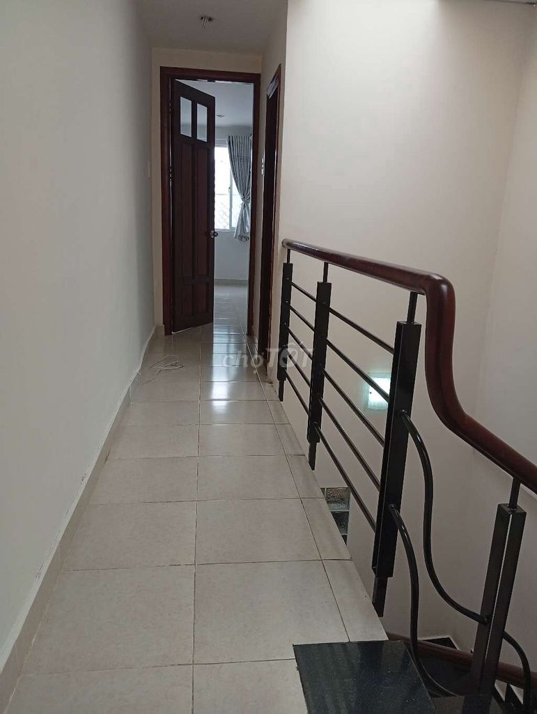 Rent a two-story three-story bedroom 48 meters, District 1st. Lê Thị Riêng.