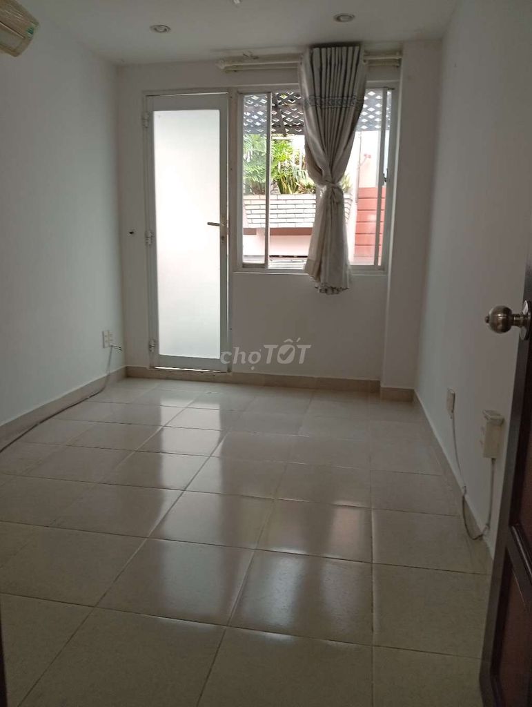 Rent a two-story three-story bedroom 48 meters, District 1st. Lê Thị Riêng.