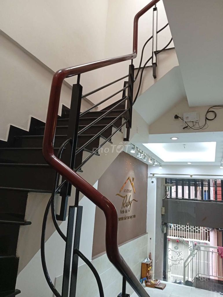 Rent a two-story three-story bedroom 48 meters, District 1st. Lê Thị Riêng.