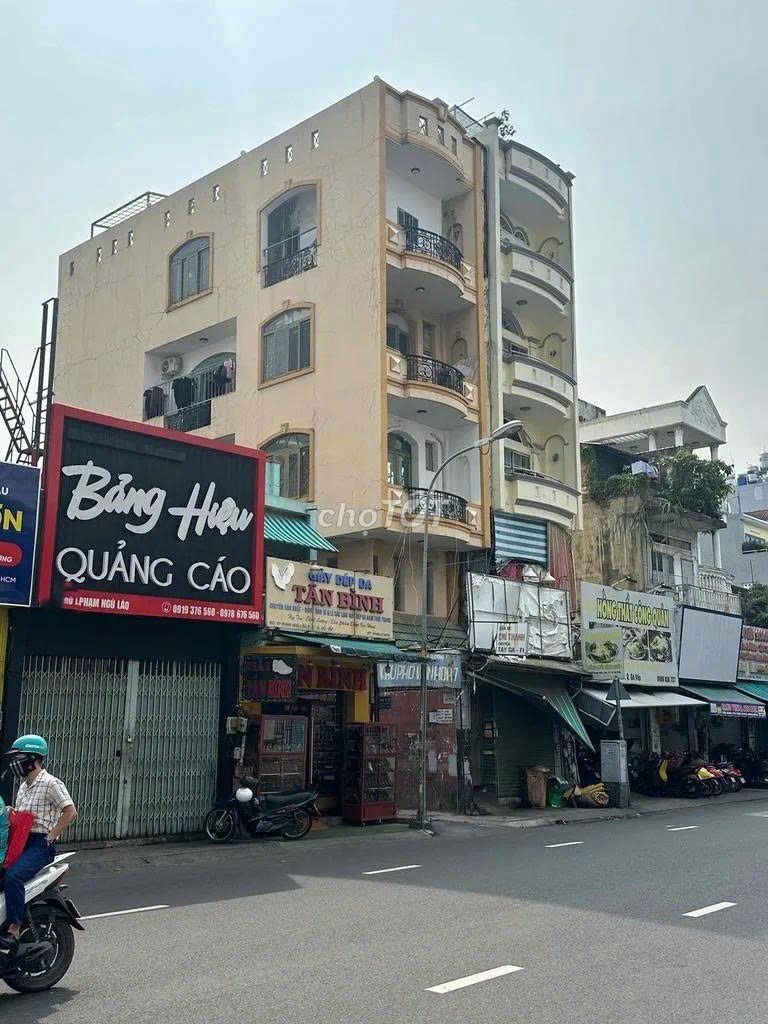 Business front - Phạm Ngũ Lão 4 x 11 meters has 0600 feet
