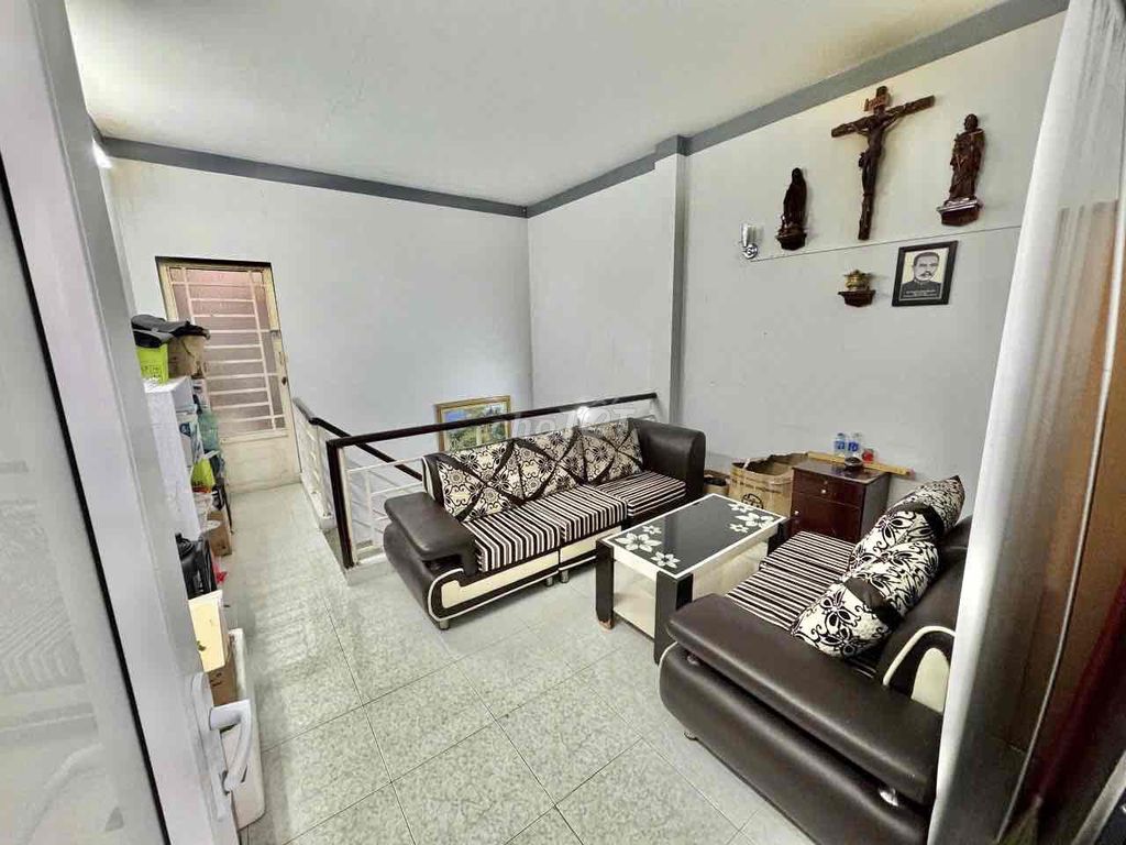Rent a 1 .10/3 4 4-foot bedroom 4 x16 m P.Tân Kiểng Street front