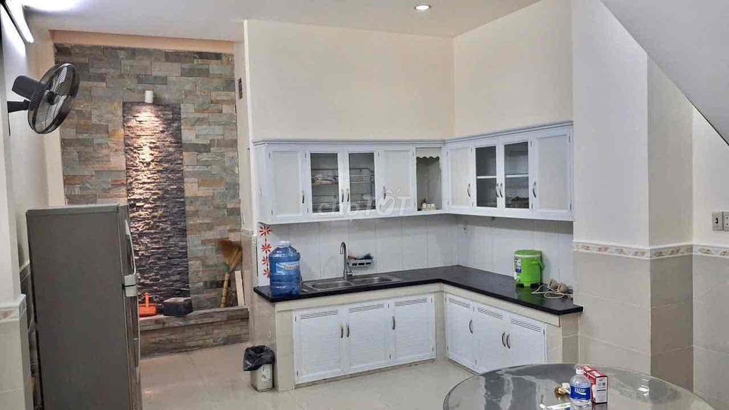 13.5 million a month -- nice house 6 M Hương Lộ 2 -- near Bình Tân District