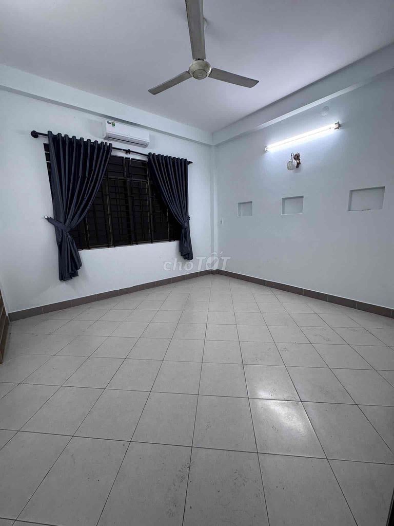 20 million-5 x18 m-3 4th floor bedroom 8 M-mtkd street số 49 near aeon Bình Tân