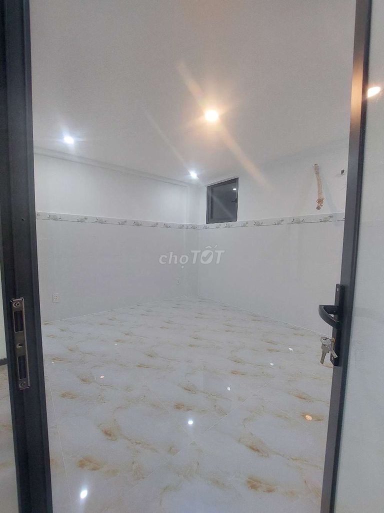 Rent the entire plastic alley 6 M through Khuông Việt. Six bedrooms, seven toilets.
