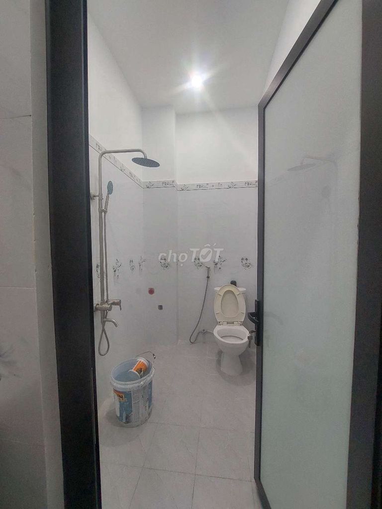 Rent the entire plastic alley 6 M through Khuông Việt. Six bedrooms, seven toilets.